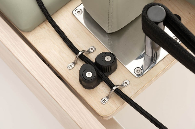 Carica immagine in Galleria Viewer, Lettino Reformer Pilates in Legno con Torre Mooma