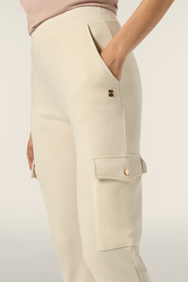 Carica immagine in Galleria Viewer, Pantalone donna in felpa viscosa con tasche cargo in velluto