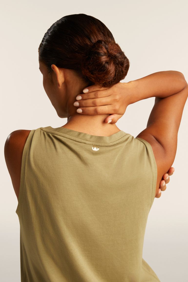 Carica immagine in Galleria Viewer, Canotta con fondo svasato e grafica con borchie