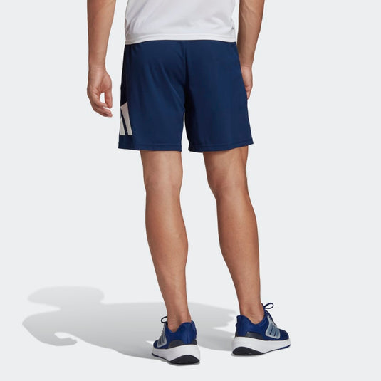 SHORT DA ALLENAMENTO TRAIN ESSENTIALS LOGO
