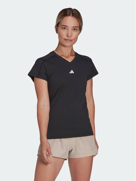 Carica immagine in Galleria Viewer, T-shirt AEROREADY Train Essentials Minimal Branding V-Neck