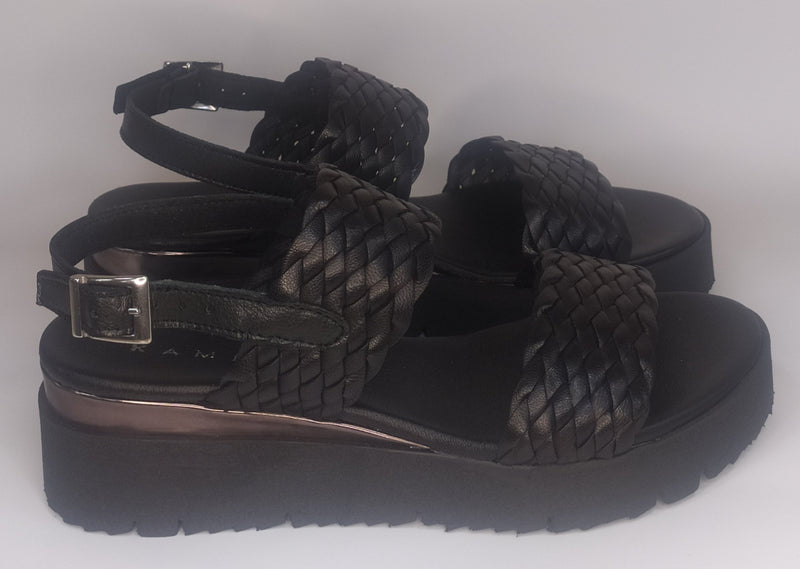 Carica immagine in Galleria Viewer, Sandali donna in pelle intrecciata