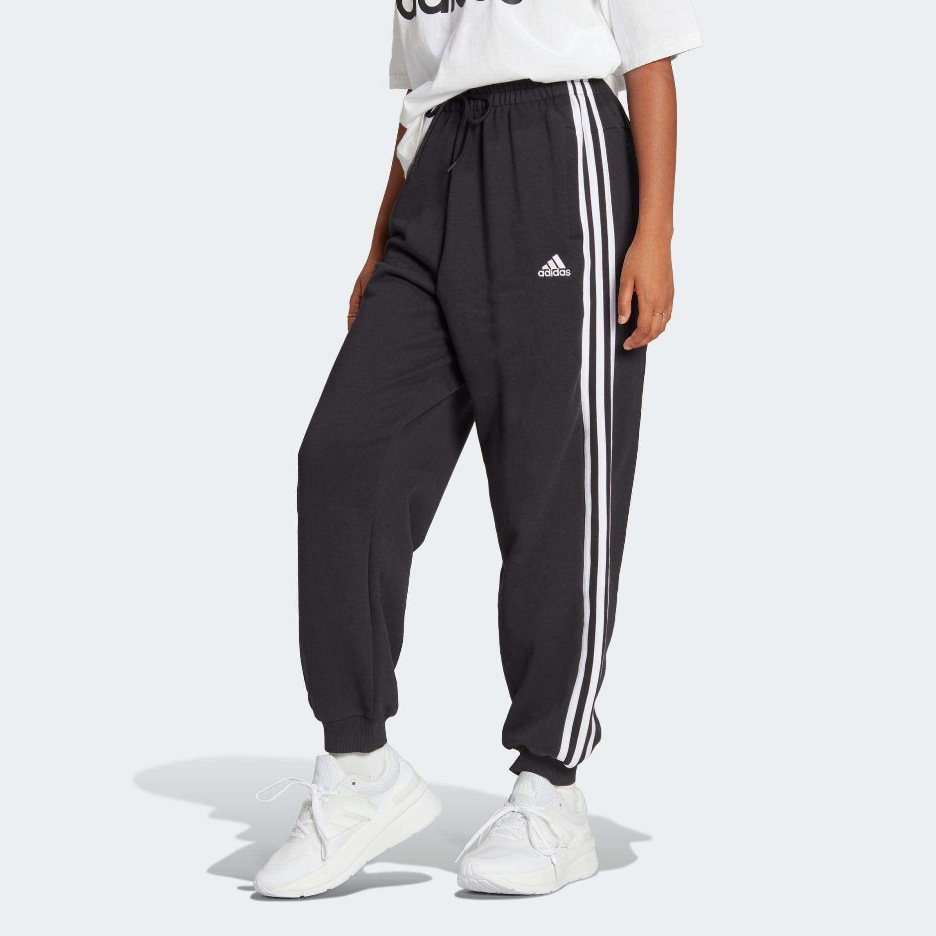 PANTALONI DONNA ADIDAS W ESSENTIALS 3 STRIPES FT LOOSE FIT JOGGERS Garesio Sport