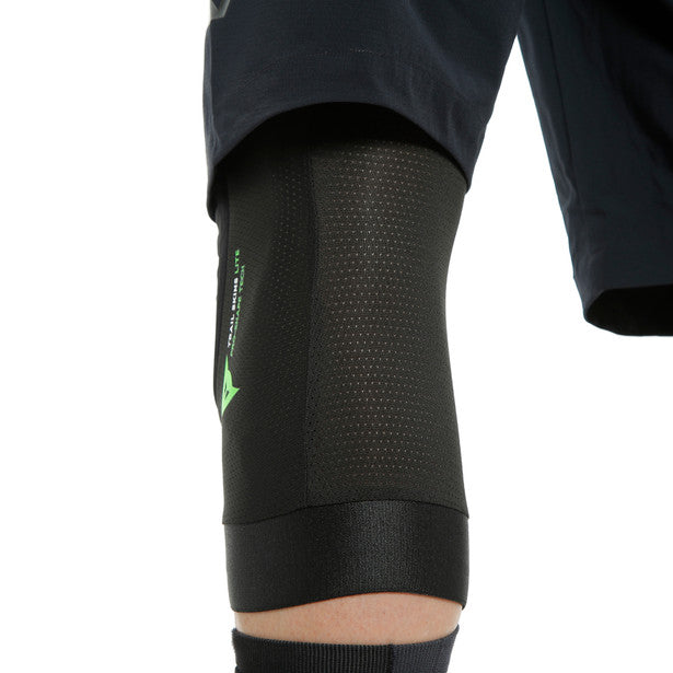 Carica immagine in Galleria Viewer, protezioni TRAIL SKINS LITE KNEE GUARDS GINOCCHIA