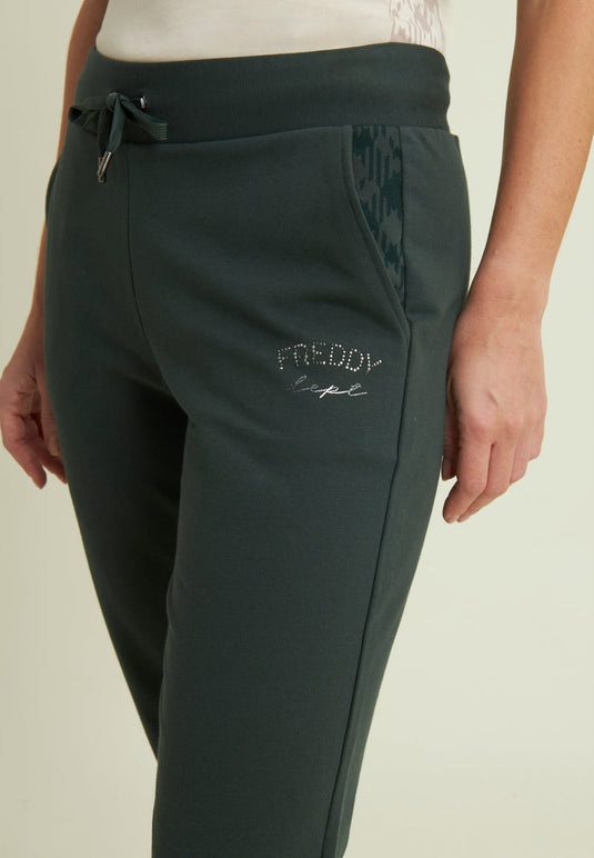 Pantaloni con spacchi laterali sul fondo