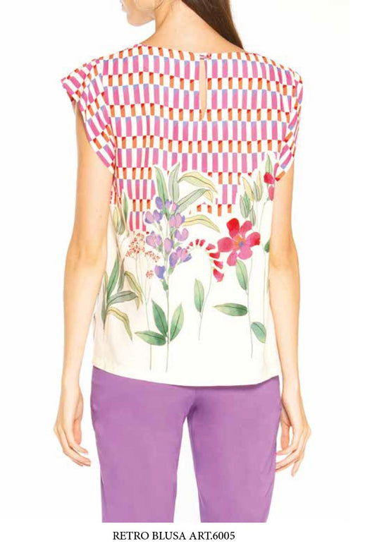 T-SHIRT in viscosa manica corta fantasia floreale