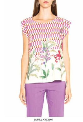 T-SHIRT in viscosa manica corta fantasia floreale