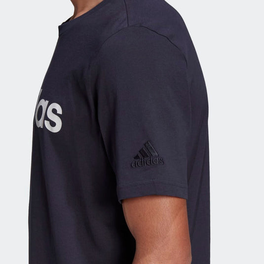 T-SHIRT ESSENTIALS EMBROIDERED LINEAR LOGO
